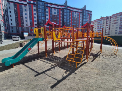 Вуличне дитяче ігрове обладнання
