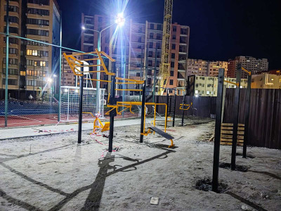 Вуличні тренажери та спорткомплекси