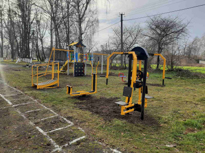 Вуличні тренажери та спорткомплекси